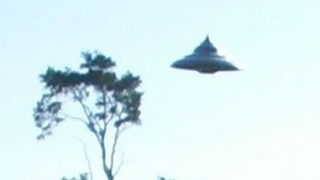 Нло видео документальные факты и инопланетяне. НЛО UFO неопознанные летающие объекты. Ястрово НЛО. Последние снимки НЛО. Чёткие снимки НЛО.