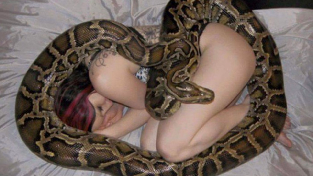 Father Thinks Snakes Are Harmless, Lets Daughter Play With Pet Python